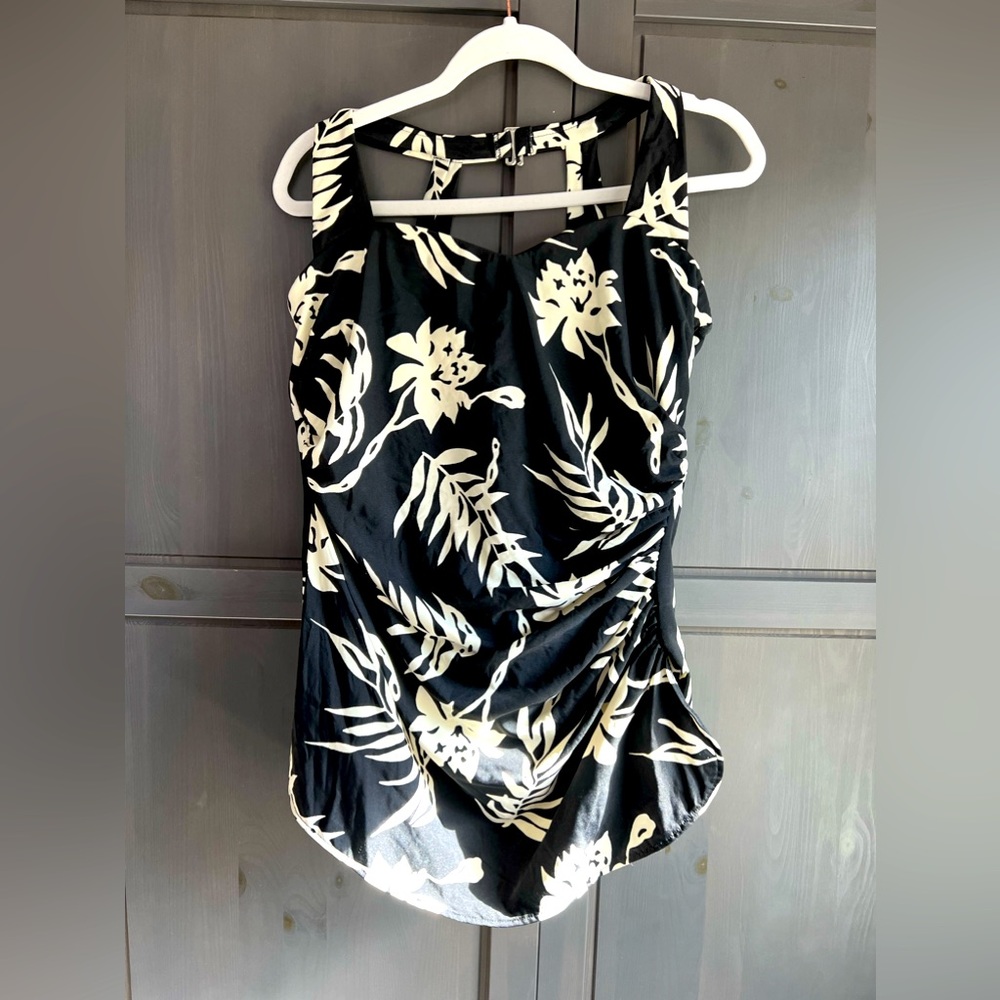 NWOT One Piece Swimsuit Size 20W Black and White